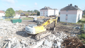 Démolition d'une résidence à Sully sur Loire dans le Loiret - travaux publics