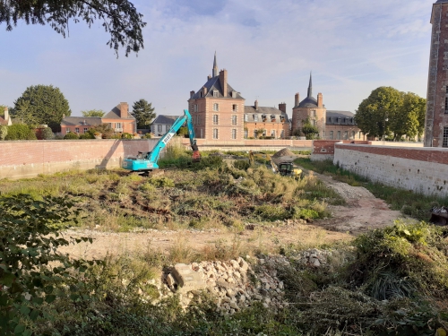 Travaux douves château Bellegarde Loiret - Travaux Publics - Patrimoine - Blot