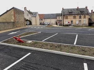 Aménagement d'un parking après démolition d'une habitation dans le centre-ville de Bellegarde (45)