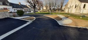 Création d'un parking en centre ville avec chemin piéton en pavés - Janville (28)